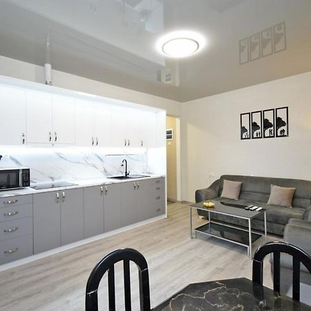 Красивая Квартира На Комитас 55 Erivan Exterior foto
