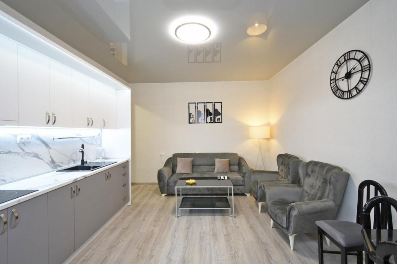 Красивая Квартира На Комитас 55 Erivan Exterior foto