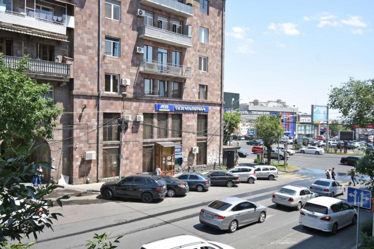 Красивая Квартира На Комитас 55 Erivan Exterior foto